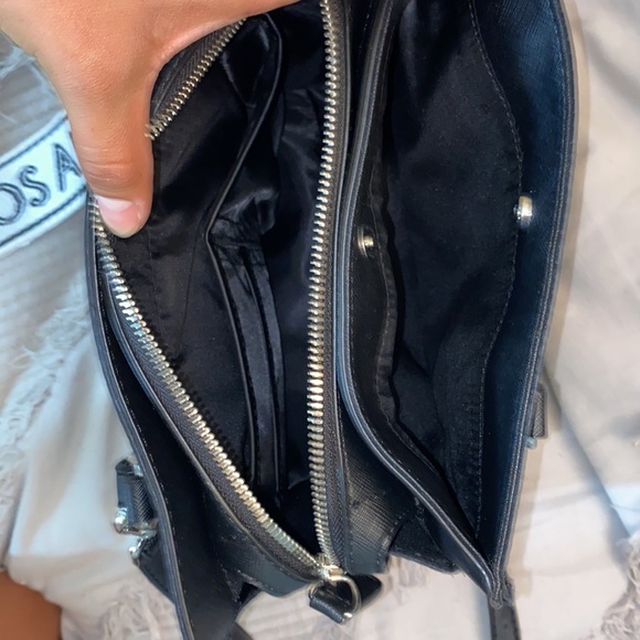 SLIGHTLY USED ALMOST NEW, GUESS CROSSBODY - Picture 3 of 3